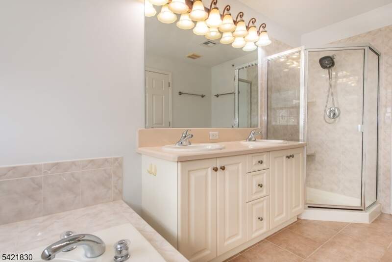 2 Bedroom Villa/Townhouse's Image 11