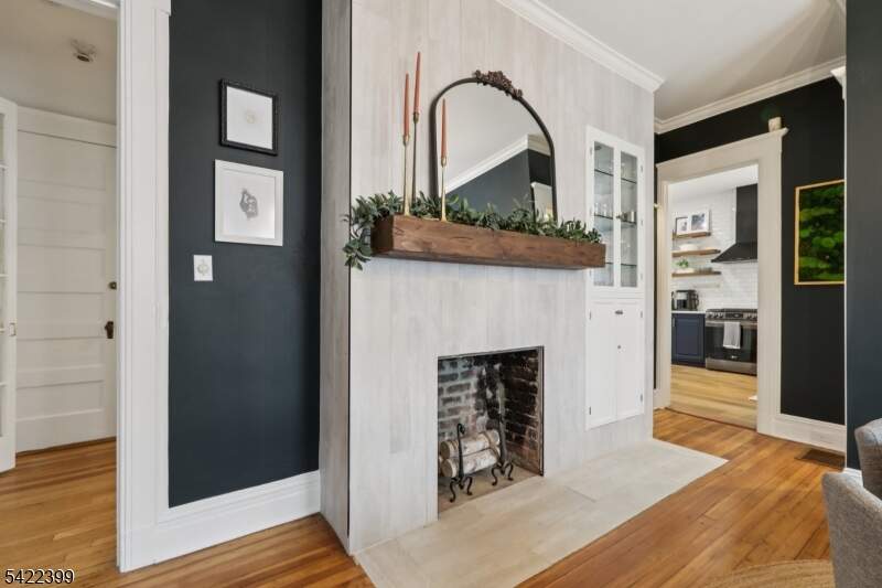 6 Bedroom Single Family Home/House's Image 6