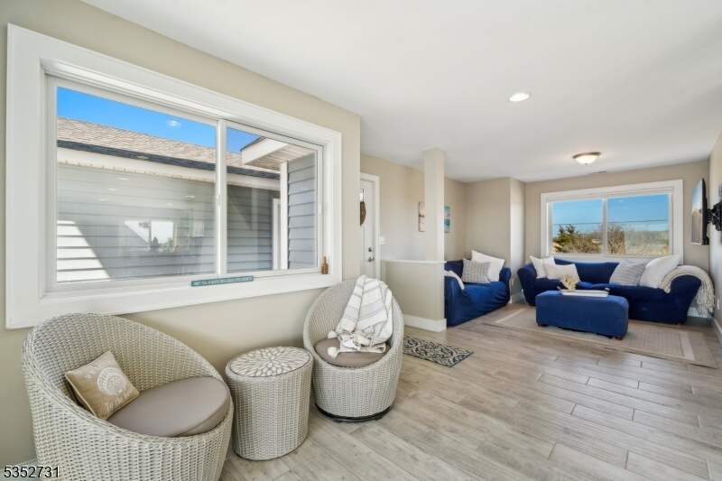 5 Bedroom Single Family Home/House's Image 11