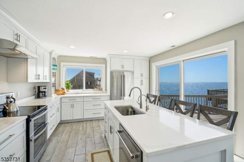 5 Bedroom Single Family Home/House's Image 4