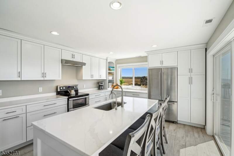 5 Bedroom Single Family Home/House's Image 6