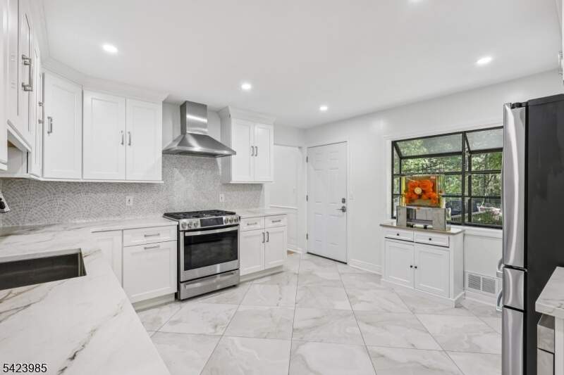 4 Bedroom Single Family Home/House's Image 15