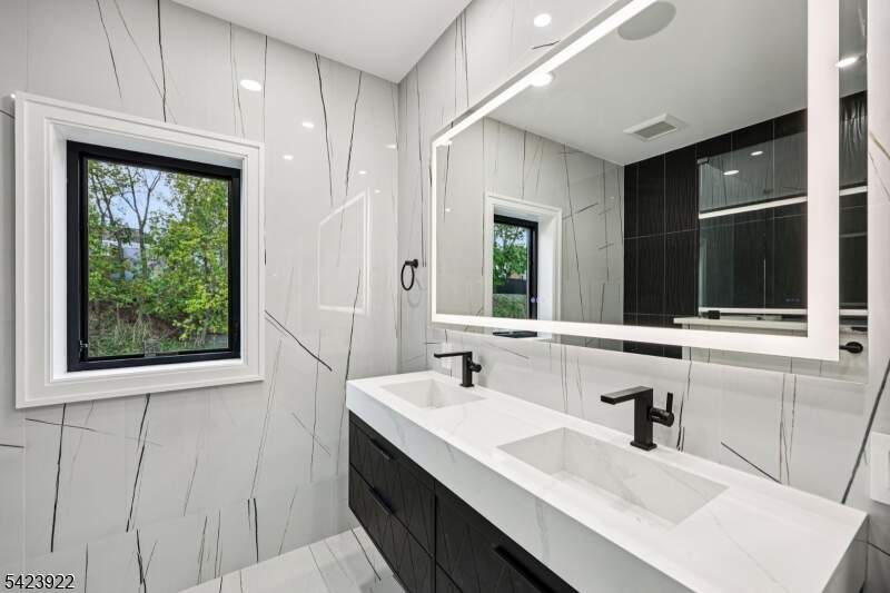 4 Bedroom Single Family Home/House's Image 20