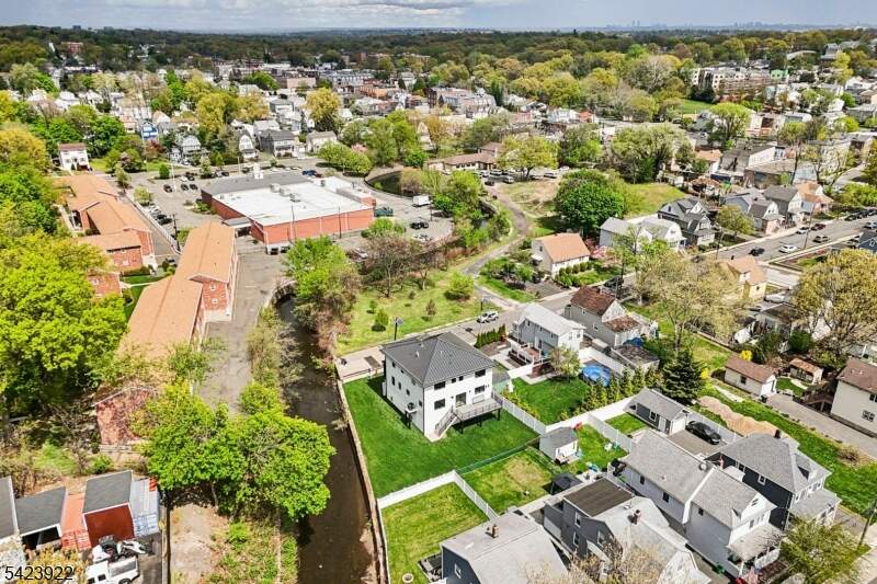 4 Bedroom Single Family Home/House's Image 37