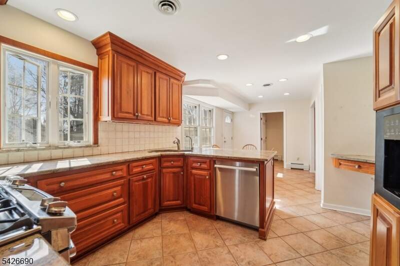 4 Bedroom Single Family Home/House's Image 10