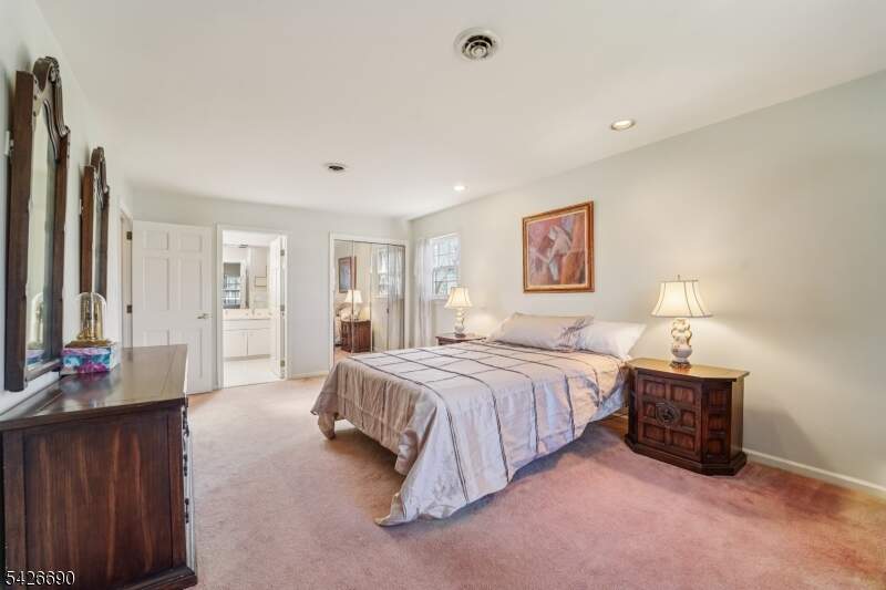 4 Bedroom Single Family Home/House's Image 16