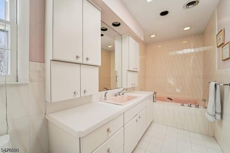 4 Bedroom Single Family Home/House's Image 17