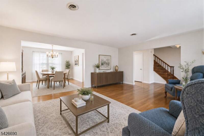 4 Bedroom Single Family Home/House's Image 3