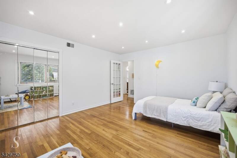 4 Bedroom Single Family Home/House's Image 16