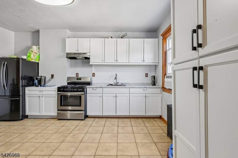4 Bedroom Single Family Home/House's Image 7