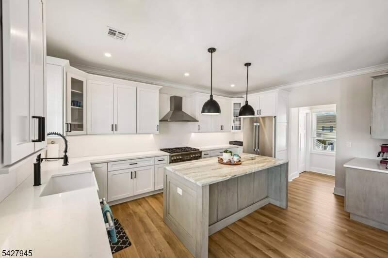 5 Bedroom Single Family Home/House's Image 7