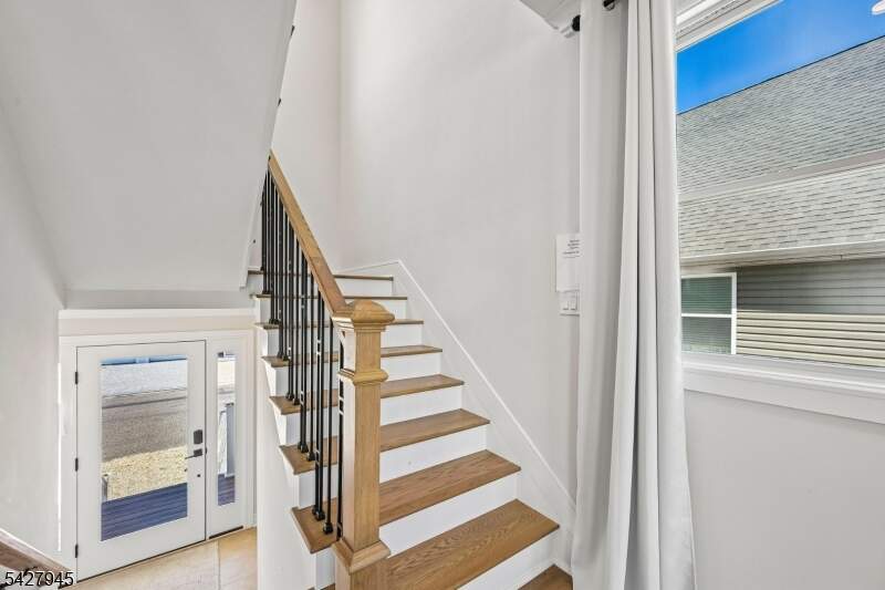 5 Bedroom Single Family Home/House's Image 11