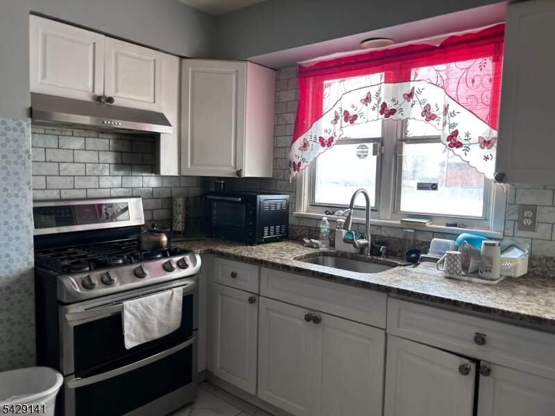 7 Bedroom Multi Unit's Image 11