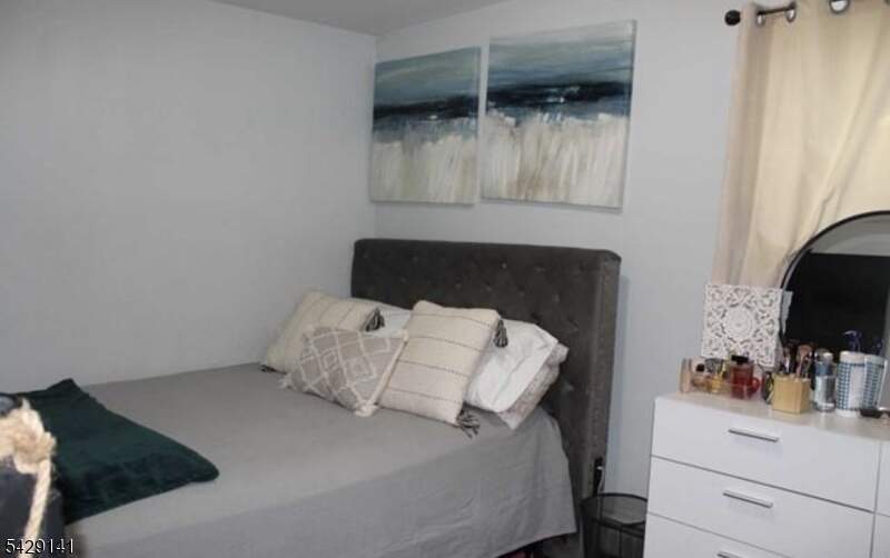 7 Bedroom Multi Unit's Image 6