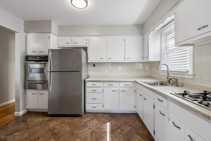 6 Bedroom Multi Unit's Image 20