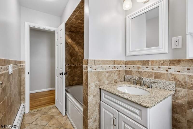 6 Bedroom Multi Unit's Image 25
