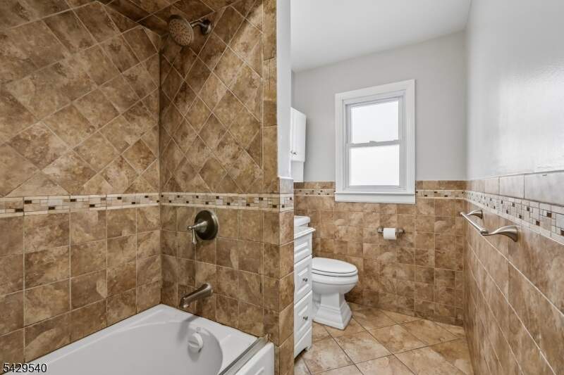 6 Bedroom Multi Unit's Image 26