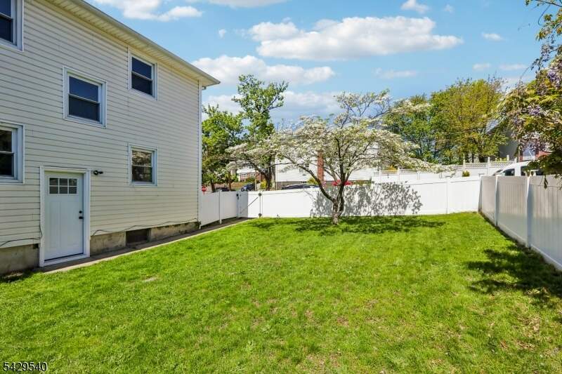 6 Bedroom Multi Unit's Image 30