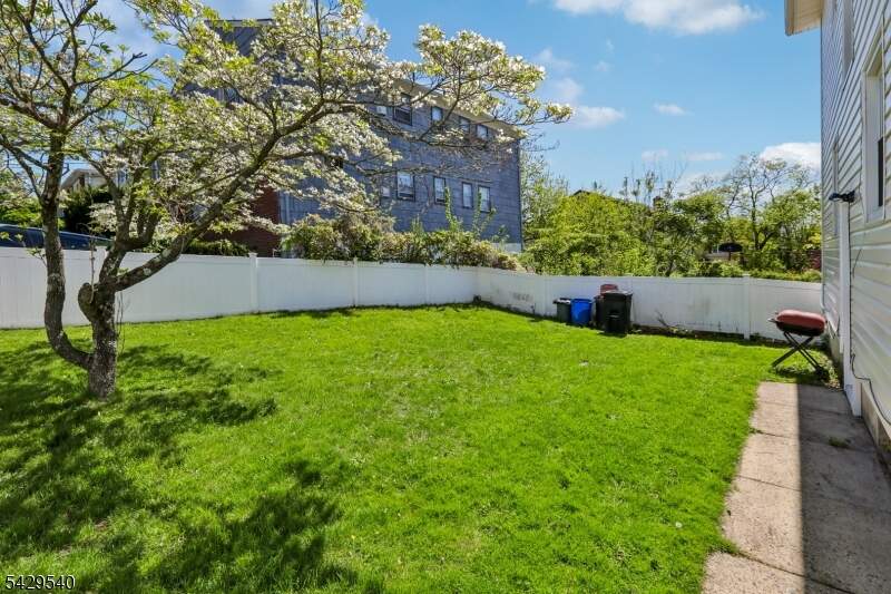 6 Bedroom Multi Unit's Image 31