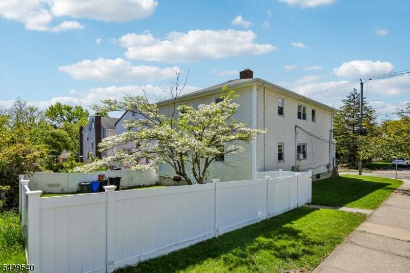 6 Bedroom Multi Unit's Image 35