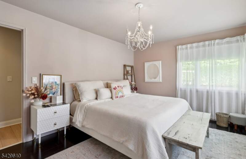 5 Bedroom Single Family Home/House's Image 10