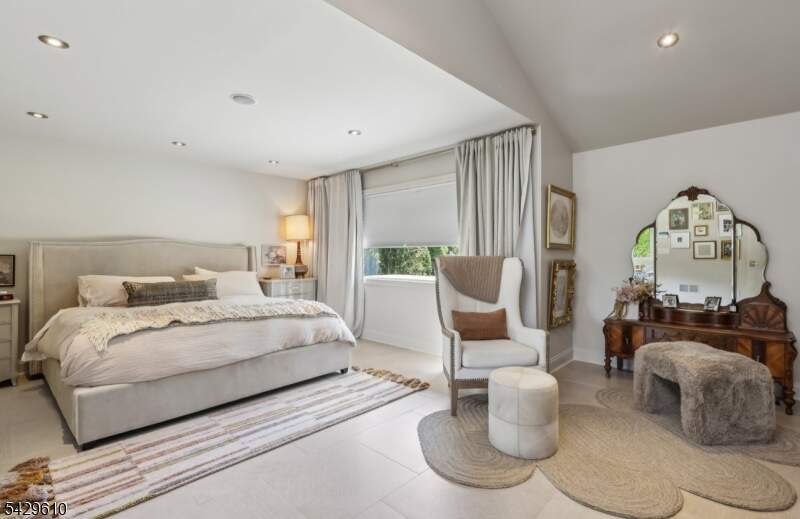 5 Bedroom Single Family Home/House's Image 12