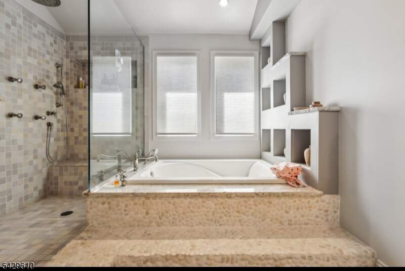5 Bedroom Single Family Home/House's Image 13