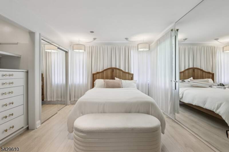5 Bedroom Single Family Home/House's Image 14