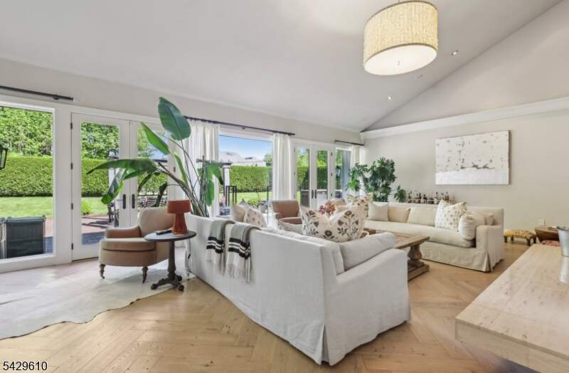 5 Bedroom Single Family Home/House's Image 21