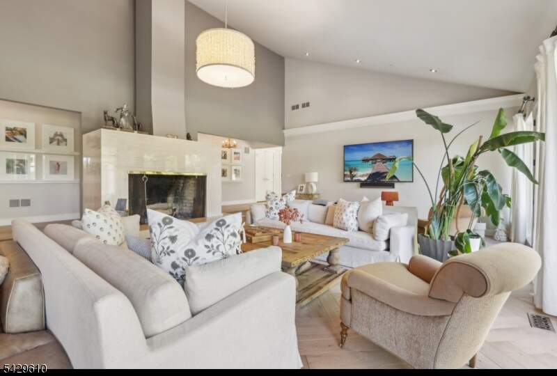 5 Bedroom Single Family Home/House's Image 23