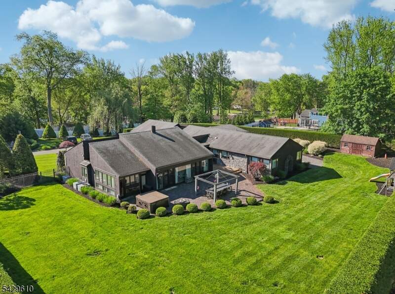 5 Bedroom Single Family Home/House's Image 26