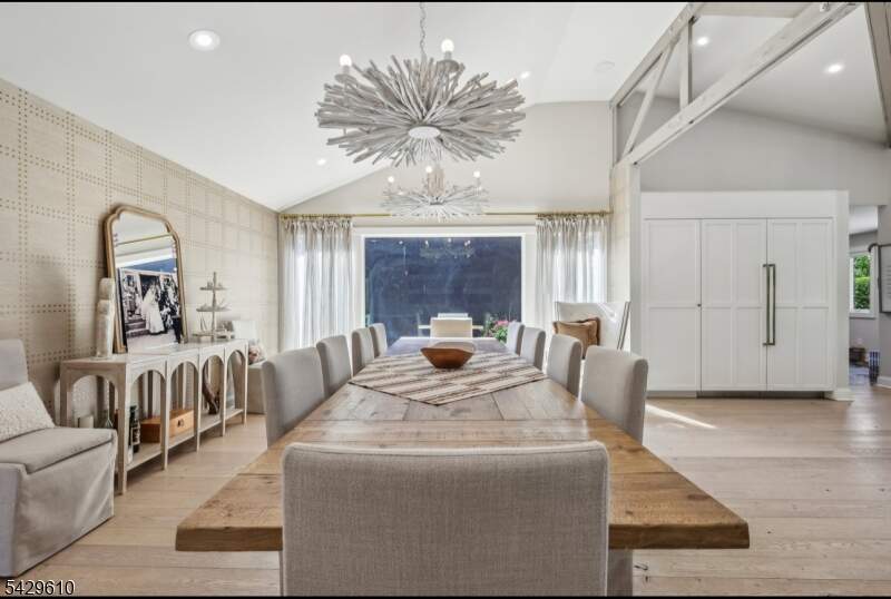 5 Bedroom Single Family Home/House's Image 3