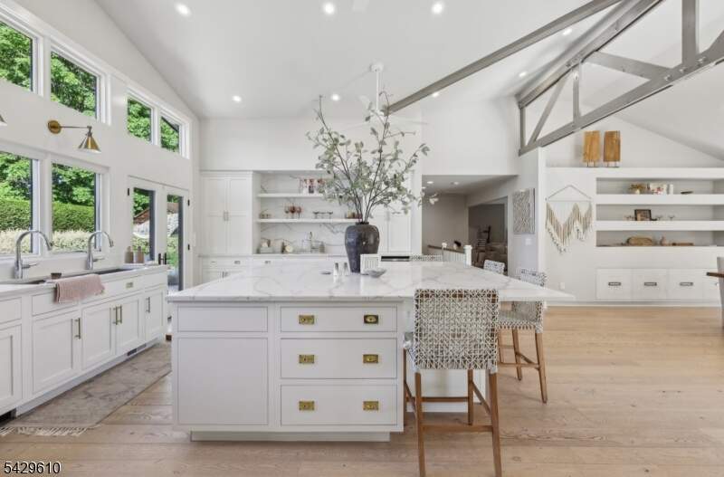 5 Bedroom Single Family Home/House's Image 4