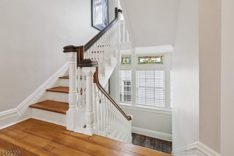 6 Bedroom Single Family Home/House's Image 14