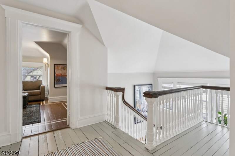 6 Bedroom Single Family Home/House's Image 23