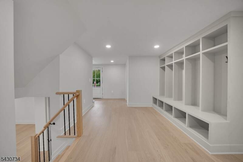 6 Bedroom Single Family Home/House's Image 16
