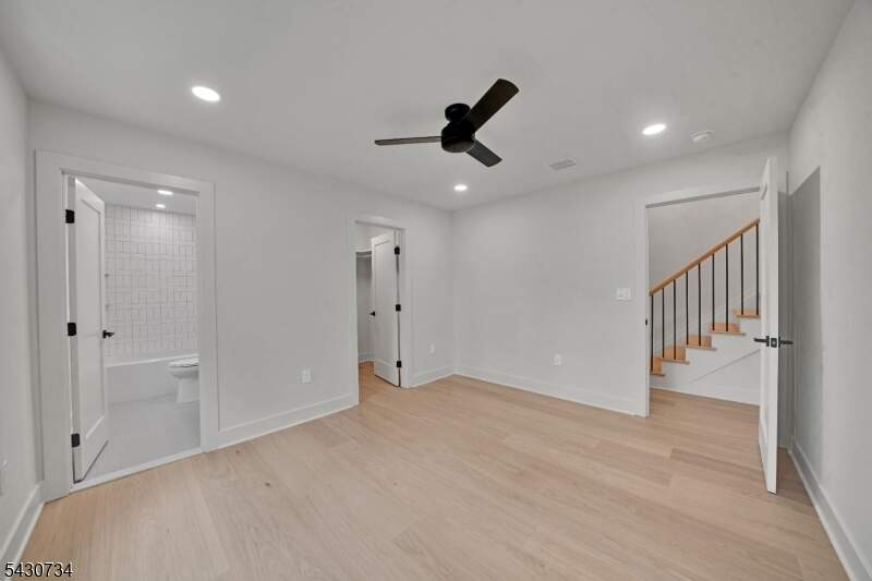 6 Bedroom Single Family Home/House's Image 26