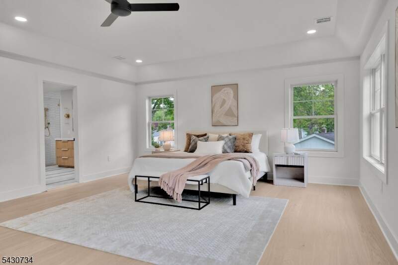 6 Bedroom Single Family Home/House's Image 29