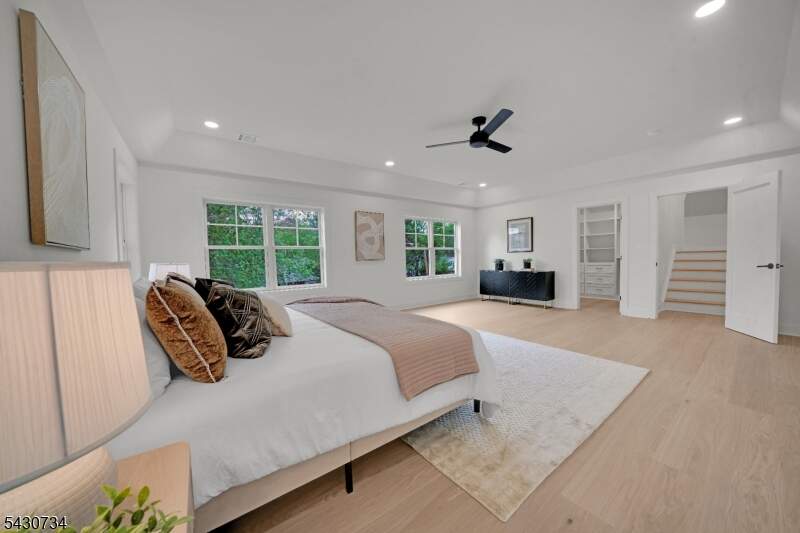 6 Bedroom Single Family Home/House's Image 32