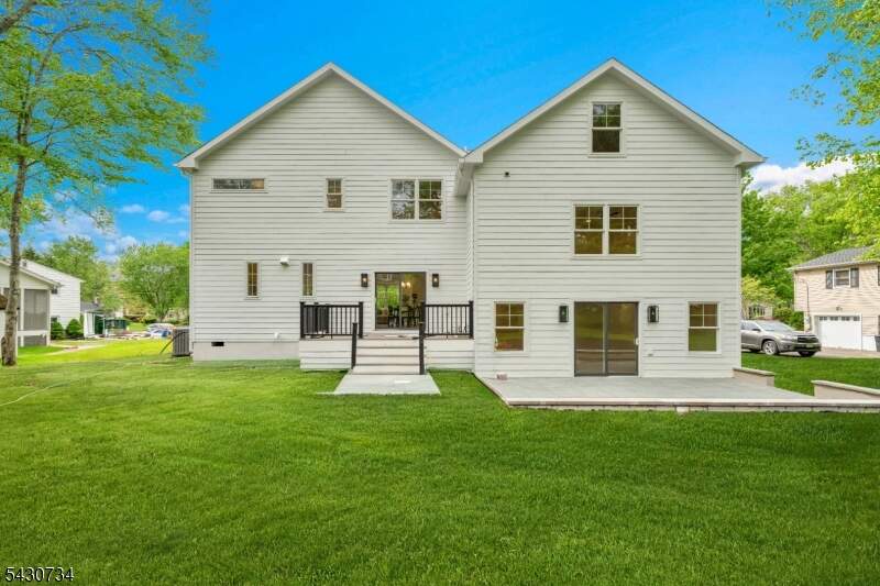 6 Bedroom Single Family Home/House's Image 38