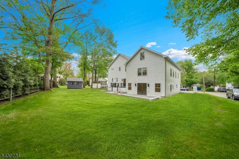 6 Bedroom Single Family Home/House's Image 39