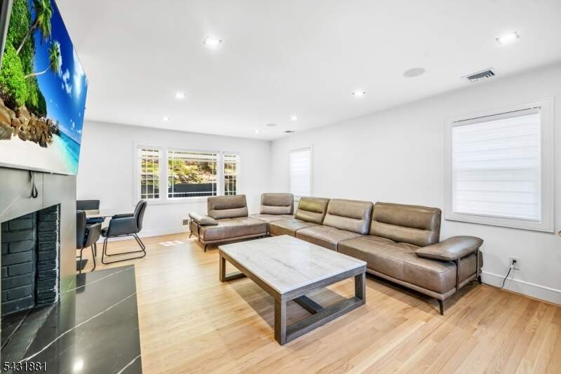 3 Bedroom Single Family Home/House's Image 8