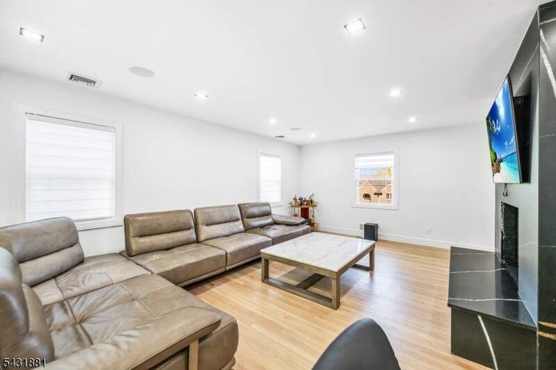 3 Bedroom Single Family Home/House's Image 4