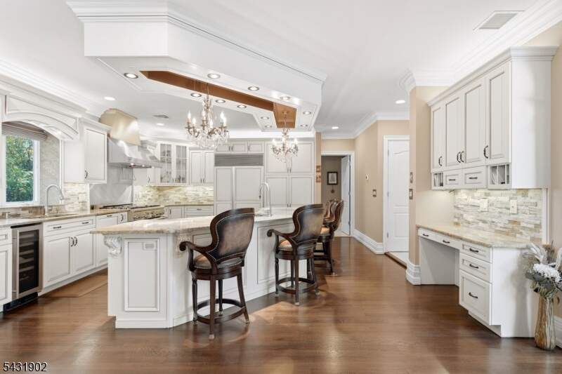 5 Bedroom Single Family Home/House's Image 11