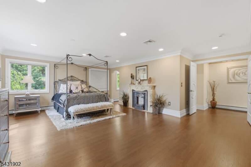 5 Bedroom Single Family Home/House's Image 33