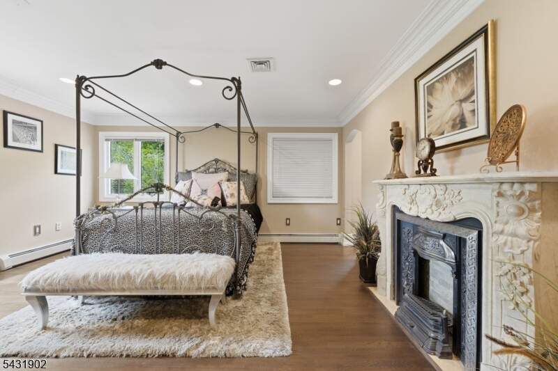 5 Bedroom Single Family Home/House's Image 34