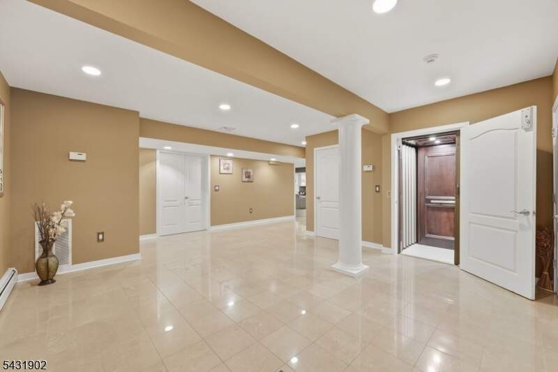 5 Bedroom Single Family Home/House's Image 39