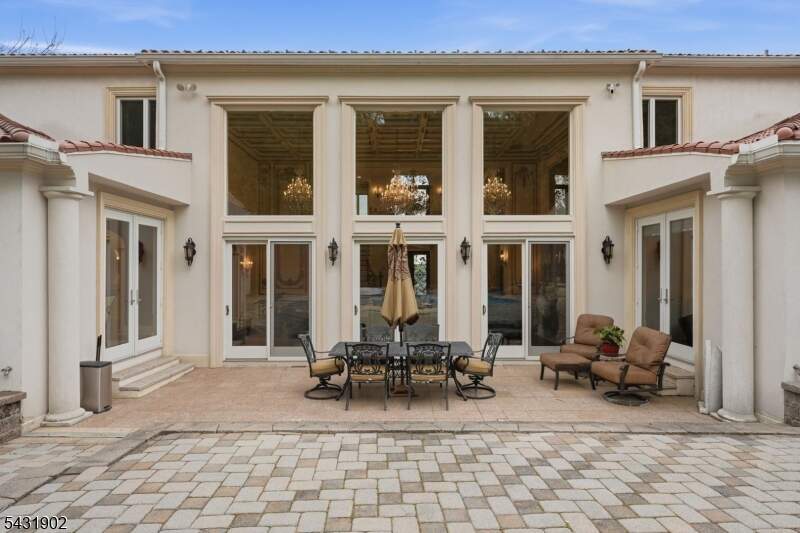 5 Bedroom Single Family Home/House's Image 43