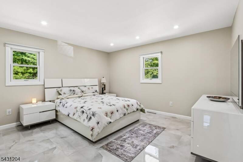 4 Bedroom Single Family Home/House's Image 17