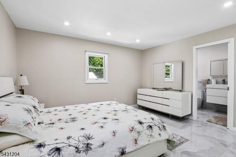 4 Bedroom Single Family Home/House's Image 18